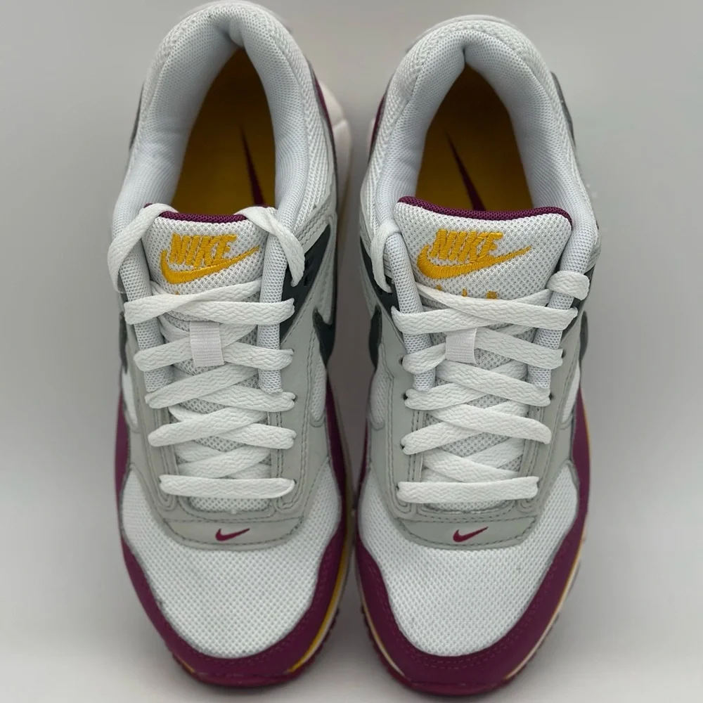 Nike White and Purple Sneakers with Air Cushion
